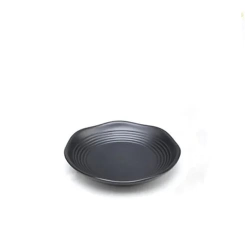 a black plate on a white background with wavy edges