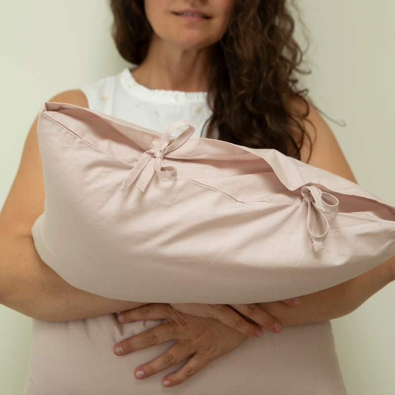 Gran Confort natural pillow with organic cotton cover, 45 × 60